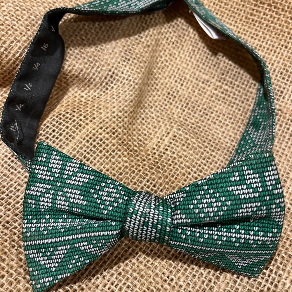Snowflake bow tie - Picture 3 of 3